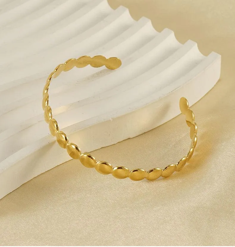 Classic Gold Cuff Bracelet – Timeless Polished Design for Elegant Style