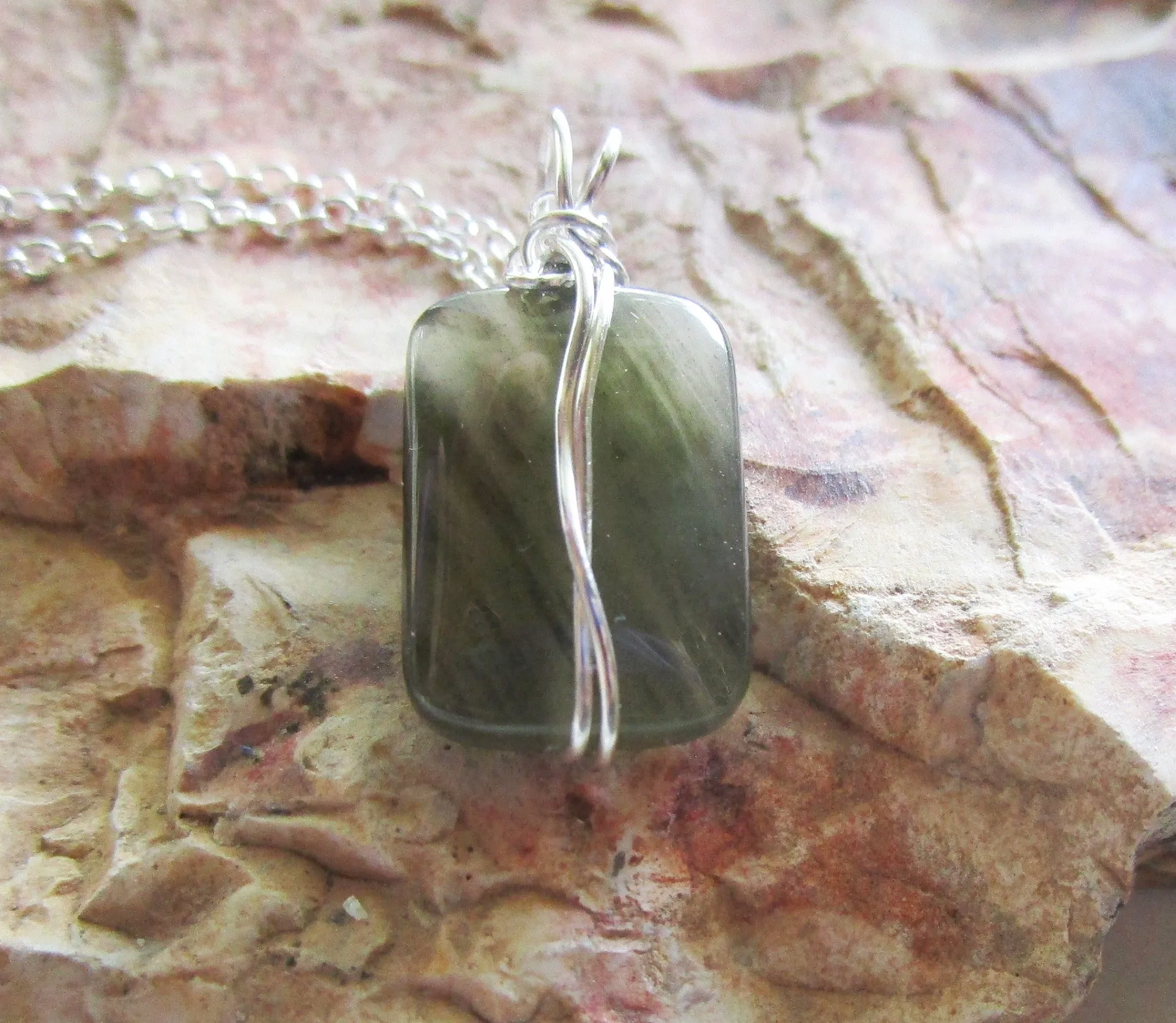 Natural Green Chlorite Quartz Polished Gemstone Pendant Necklace