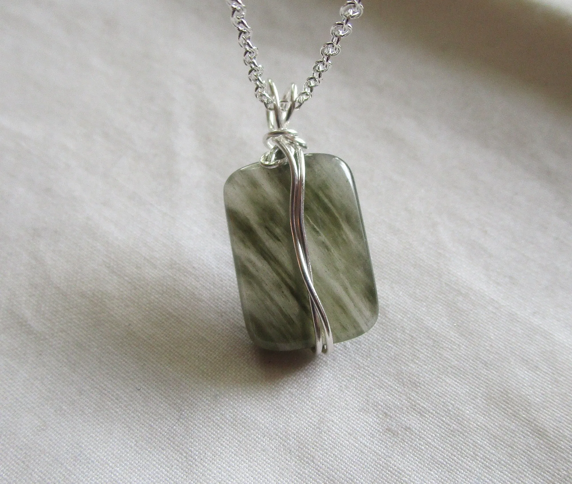 Natural Green Chlorite Quartz Polished Gemstone Pendant Necklace