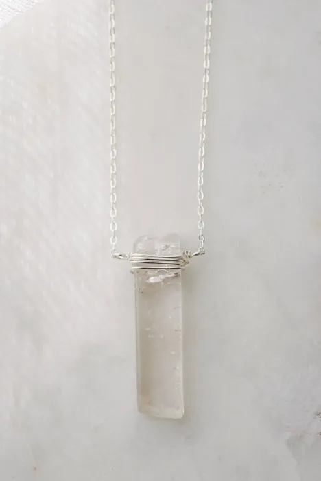 QUARTZ SILVER PENDANT NECKLACE