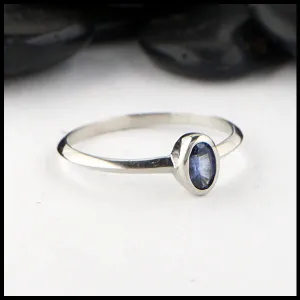 Simple Oval Sapphire Ring in White Gold